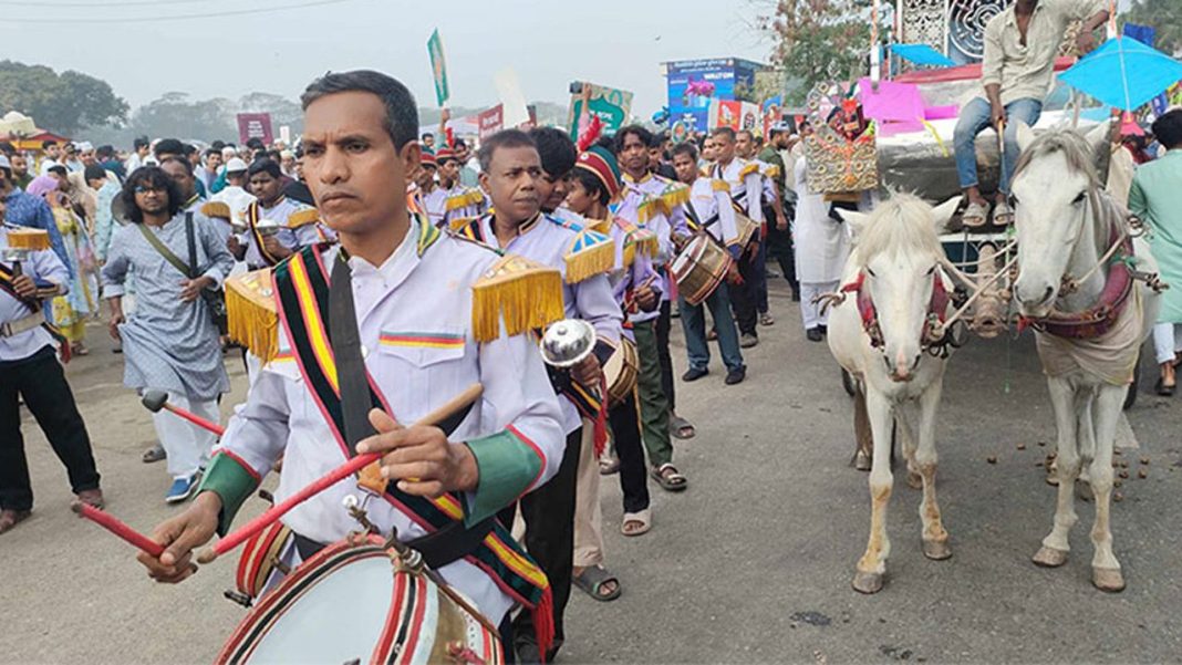 সুলতানি আমলের কায়দায় ঈদ আনন্দ মিছিল সুলতানি আমলের কায়দায় ঈদ আনন্দ মিছিল