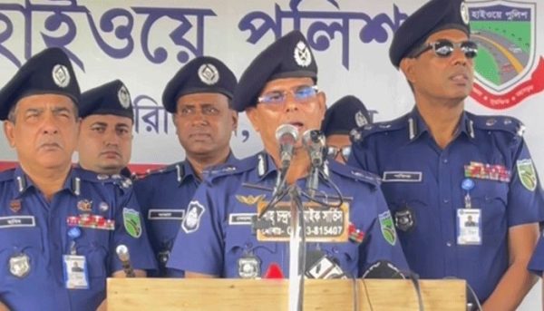 অতিরিক্ত ভাড়া নিলেই আইনগত ব্যবস্থা : অতিরিক্ত আইজিপি